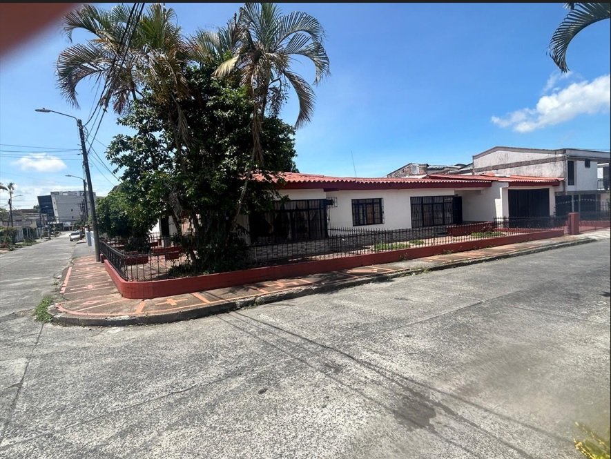 CASA COMERCIAL En VENTA BARRIO SANTA MONICA